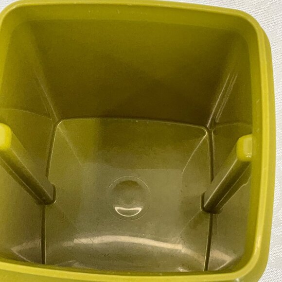 Vintage Tupperware Avocado Green Pickle Keeper - Picture 4 of 4
